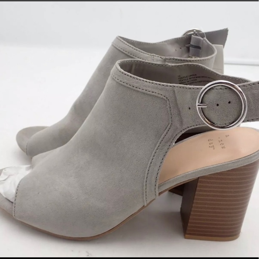 ❤️ A New Day Rhea Stacked Open Toe Chunky Heel 6